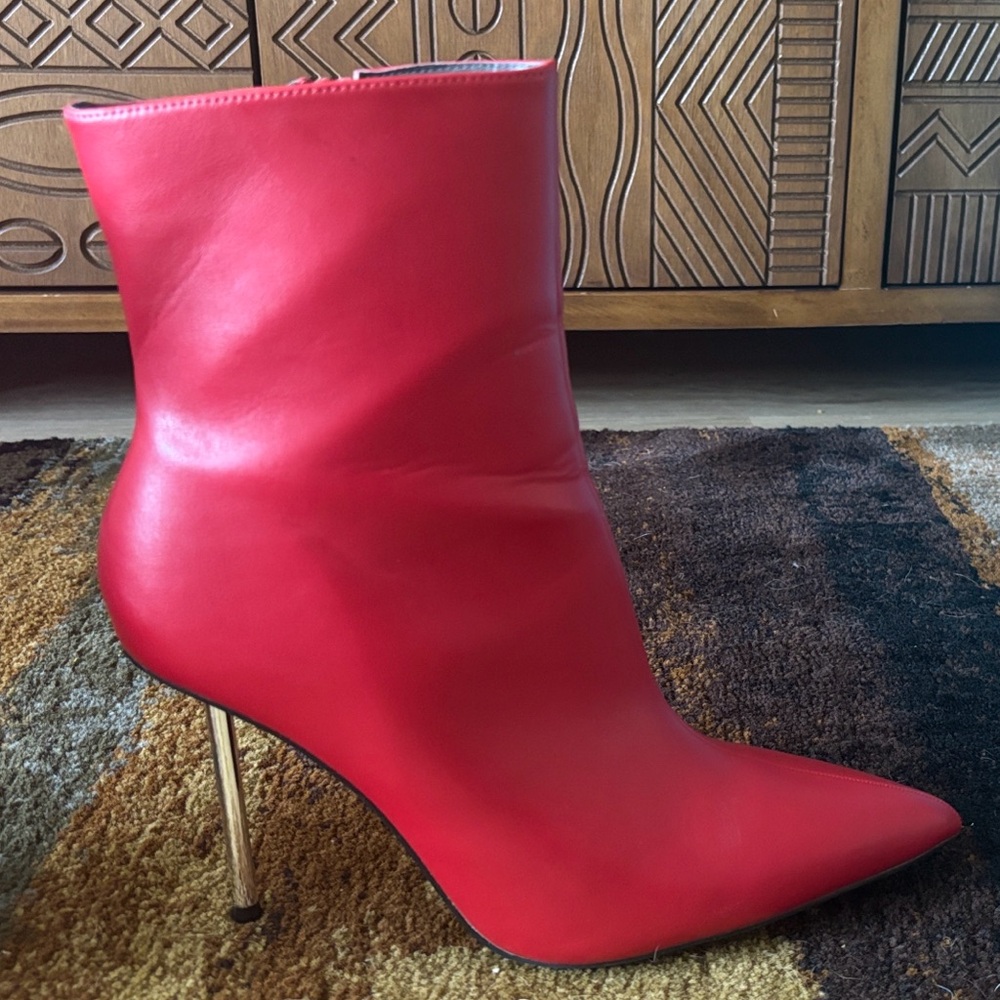 Shoe Dazzle Vibrant Red Heeled Boots